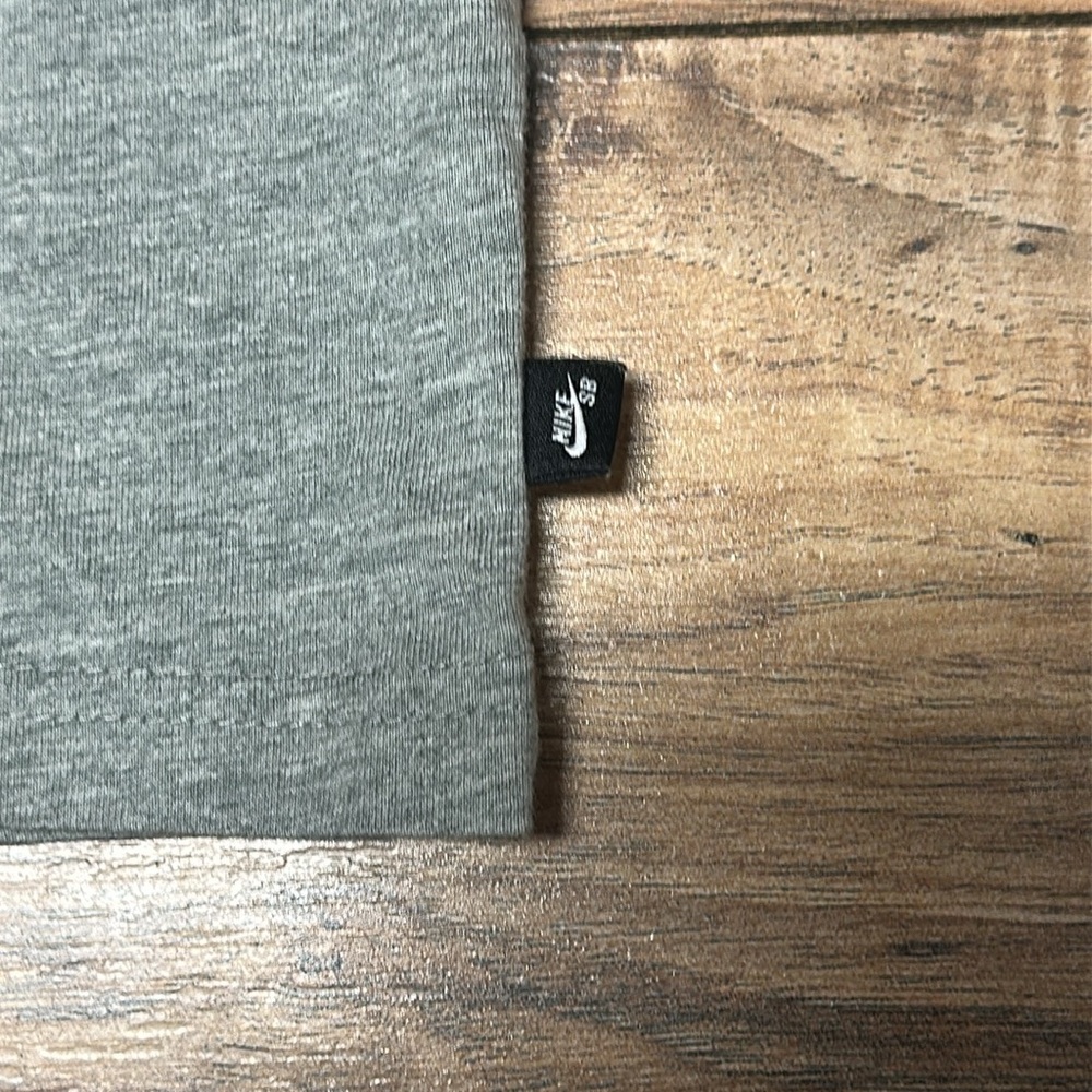 NWOT. Nike SB Gray Short Sleeve Tee with Graphic Design. Men’s size M. - Picture 5 of 5